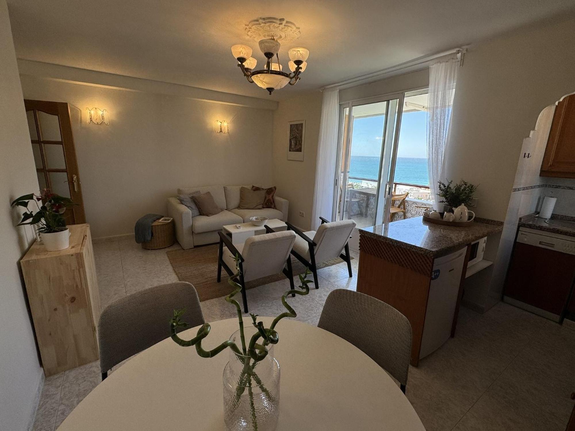 Beachfront Apartment With Terrace And Seaviews Fuengirola Kültér fotó